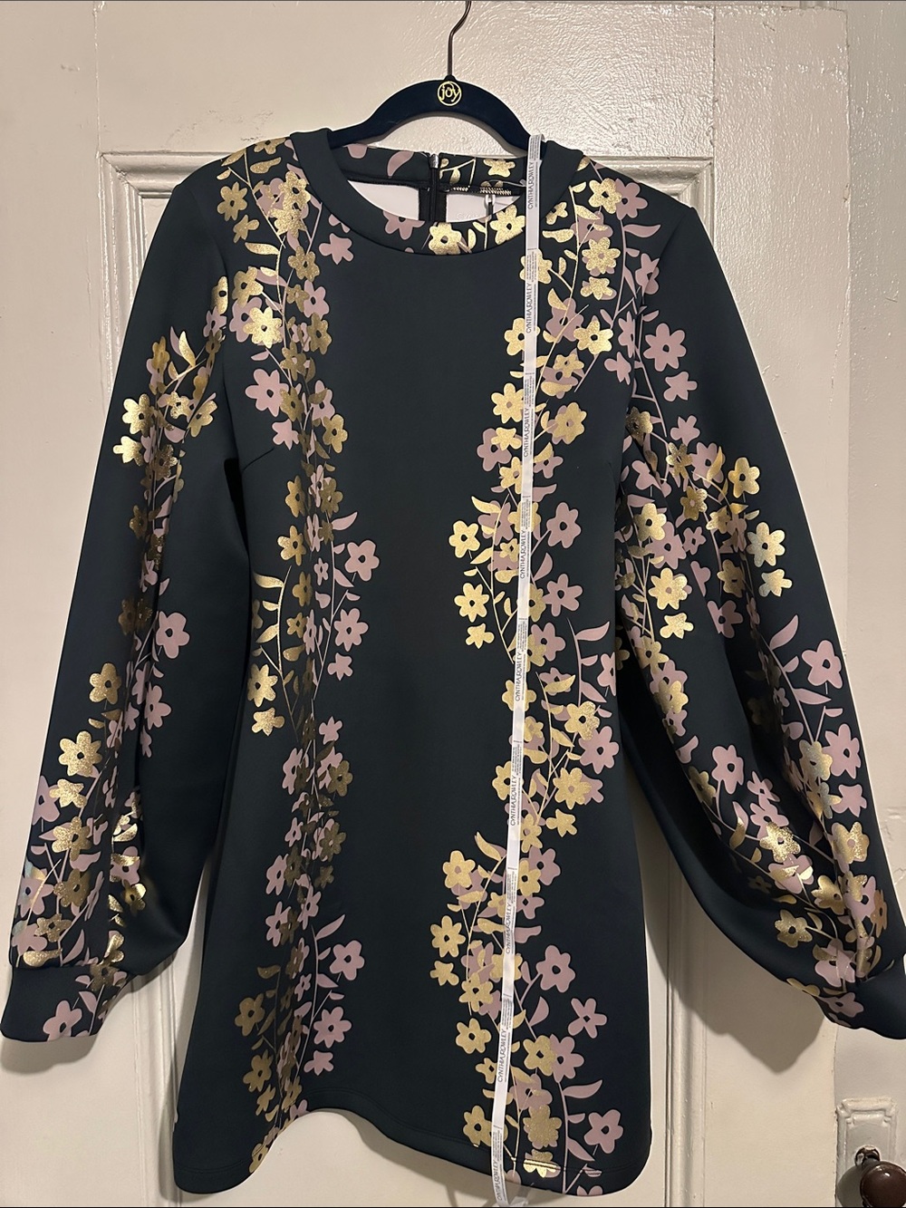 NWT Cynthia Rowley Black Long-Sleeve Floral Shift Dress. 32.5” L x 16”W.